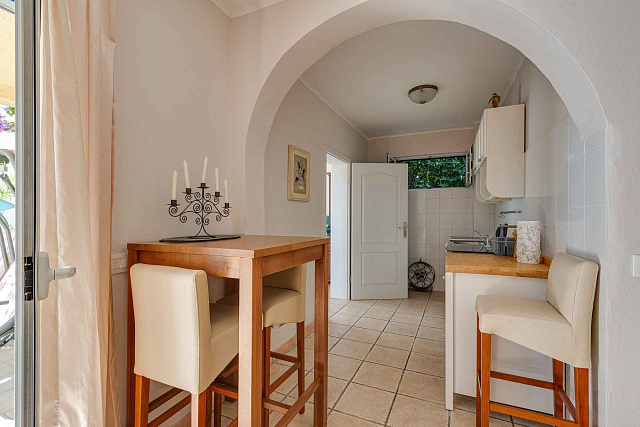 Three-Bedroom Ground-Floor Apartment with Private Entrance and Sea View — photo 9
